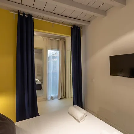 Pinti Patio Apartamento *